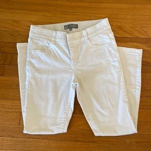 Wit and Wisdom white ankle jeans size 2 excellent condition!